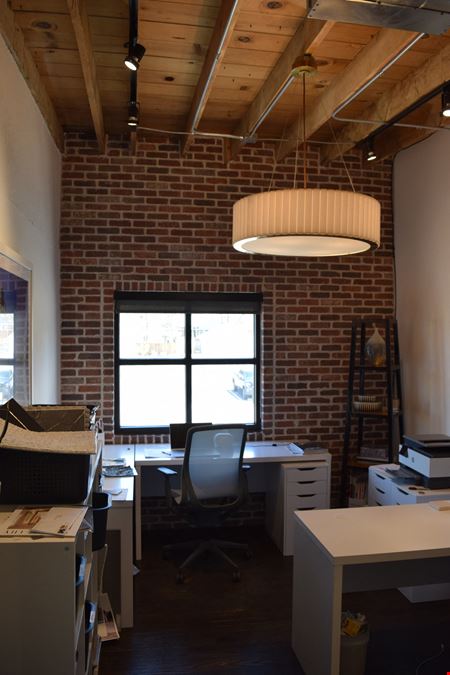 1,553 SF office/retail suite for sublease