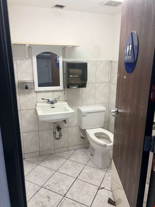 781 E 14th Pl 