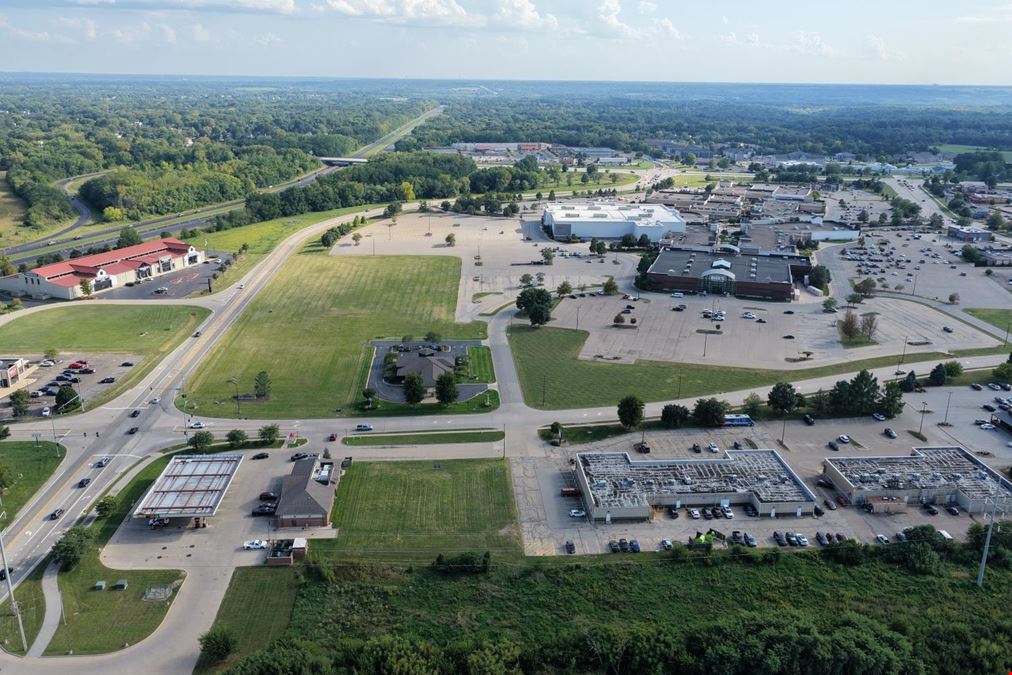 7 Retail Outlots | Shoppes at Grand Prairie