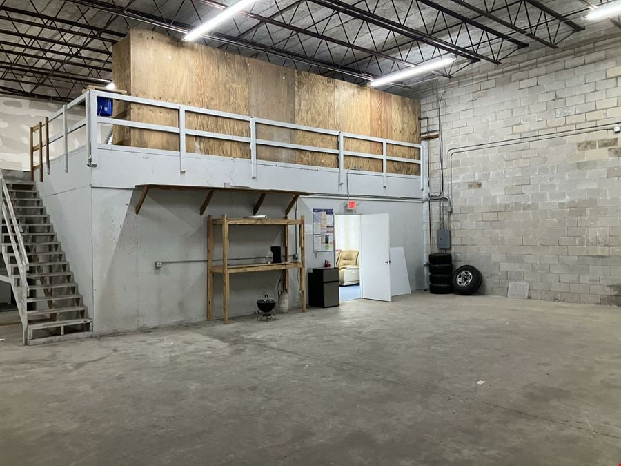 5151 Sunbeam Road, Suite 15