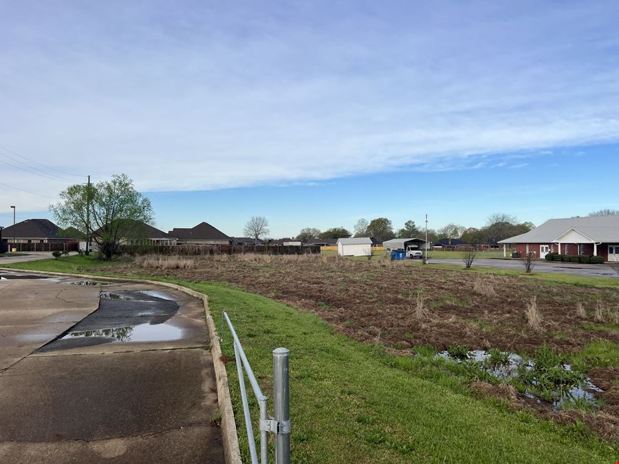 5588 Barksdale Boulevard, Bossier City