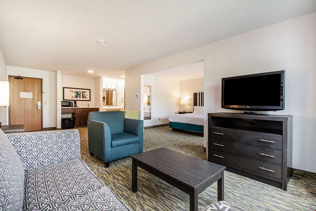 Holiday Inn Express & Suites Omaha 