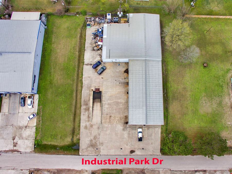 31819 Industrial Park Dr, Pinehurst, TX 77362