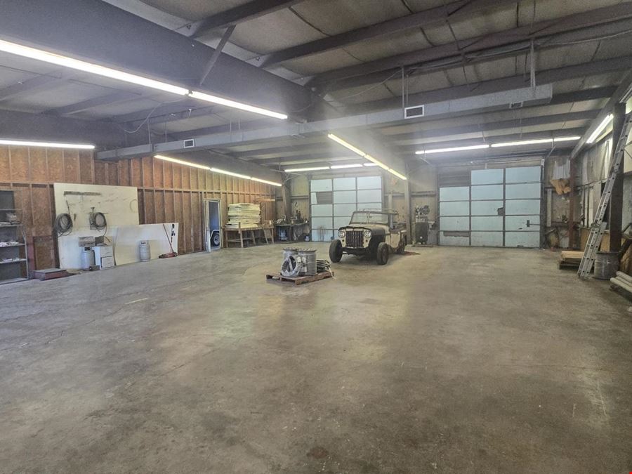 8 Bay Office Warehouse for Sale