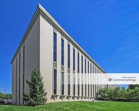 Cloverleaf Building 3