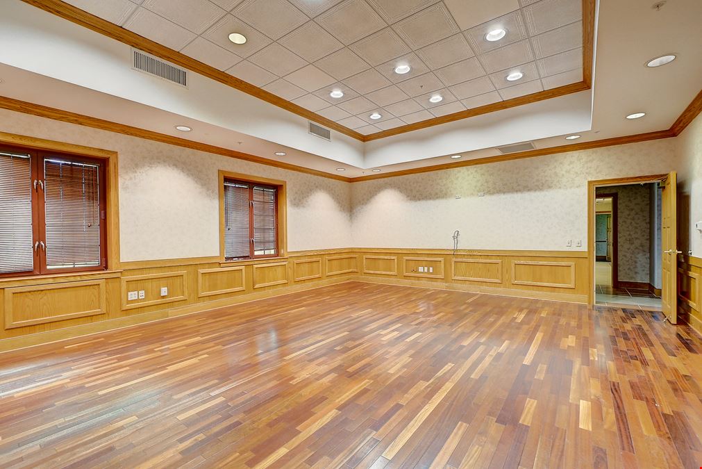 Industrial Warehouse Facility For Sale or Lease!