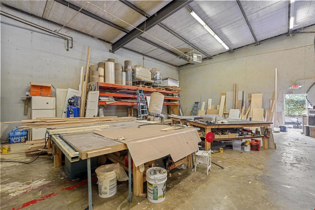±3,900 SF Warehouse for Lease in Dallas, TX