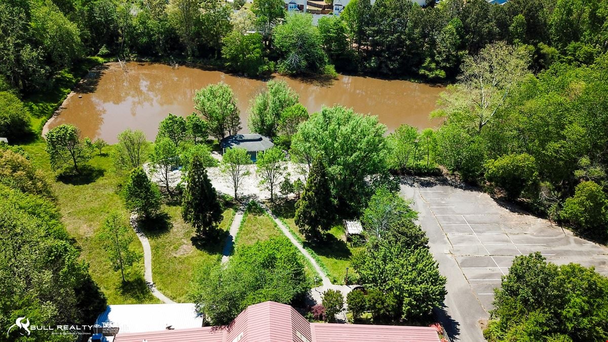 Former Wedding / Event Venue With All FF&E | ±3,782 SF | Dawsonville, GA