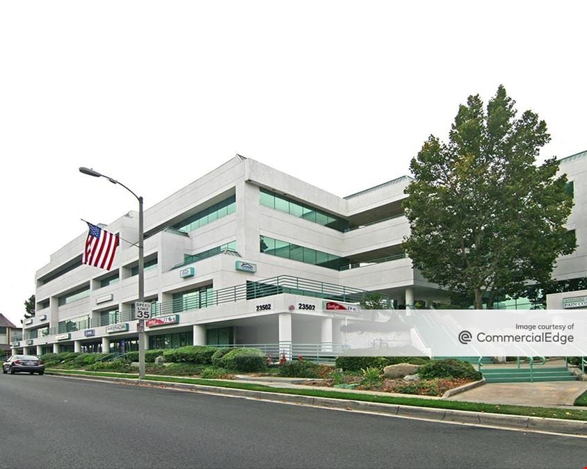 Lyons Plaza