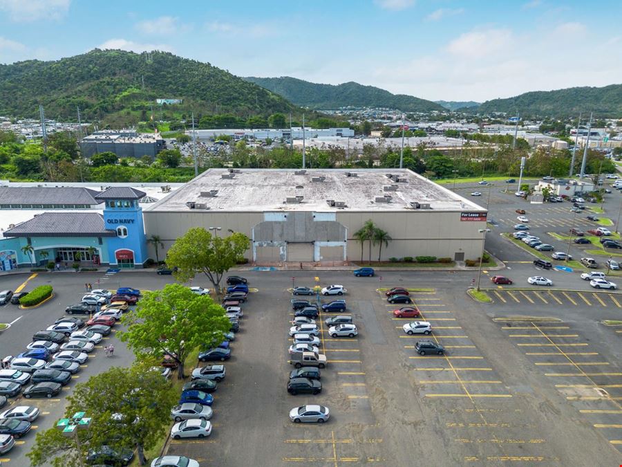 Retail Mixed Use in Shop at Caguas