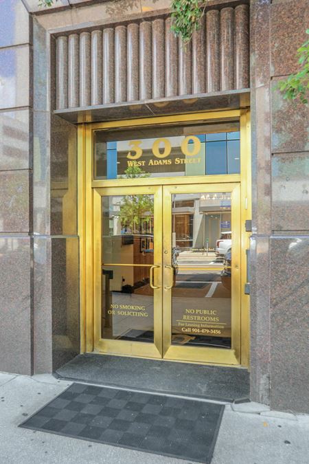 300 W Adams St