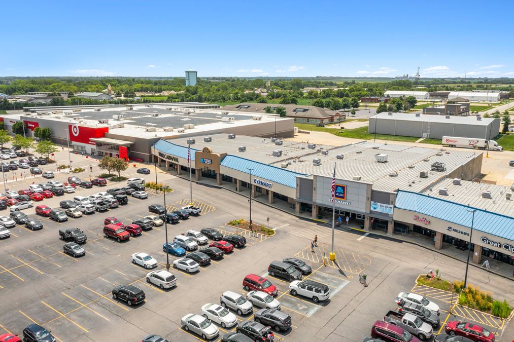 Aldi & Eyemart Express at Parkway Pointe