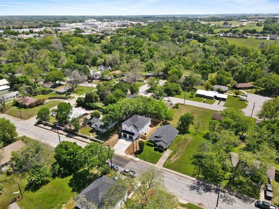 1310 E Alamo St