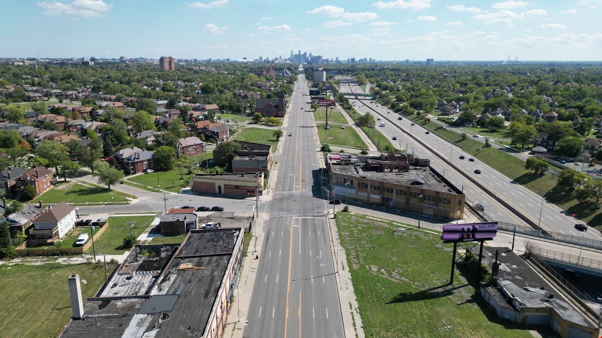 8461 Grand River Ave