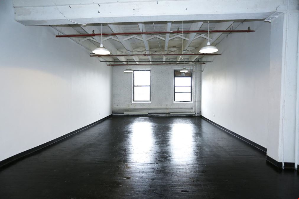 Urban Yard + Footbridge + Queensbridge Studios in Prime Location LIC, Queens