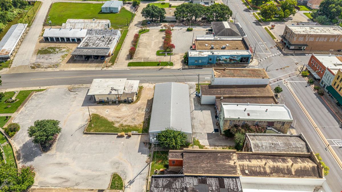 109 n la salle Navasota tx