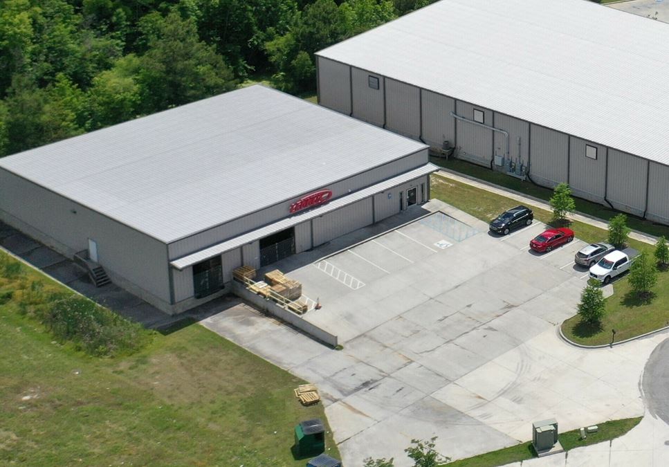 ±8,280 SF Warehouse Building with Showroom | Lease