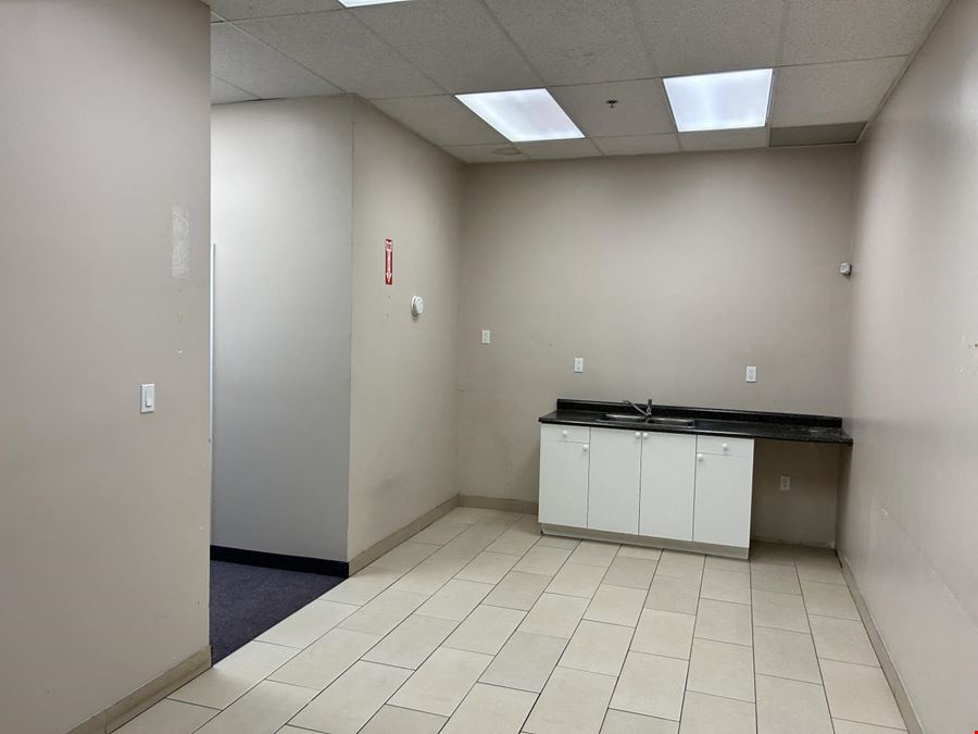 25 Lesmill Rd, North York, ON M3B 2T3
