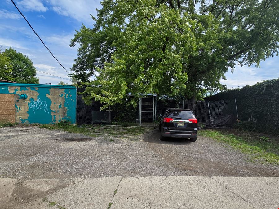 15711 E Warren Ave