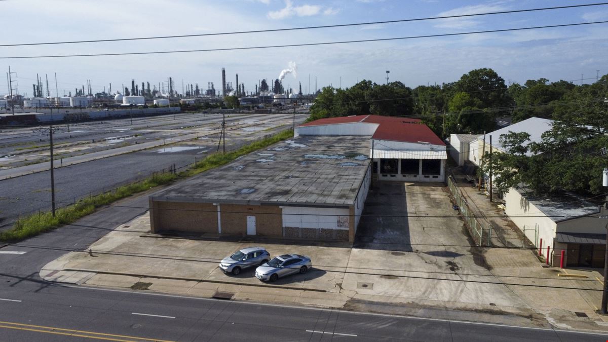 ±41,000 SF Warehouse Near ExxonMobil