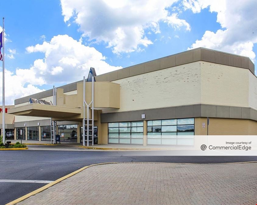 Dixie Medical Mall at Dixie Manor Shopping Center