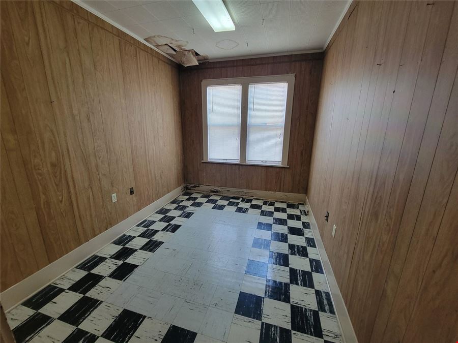 10 S Vann St