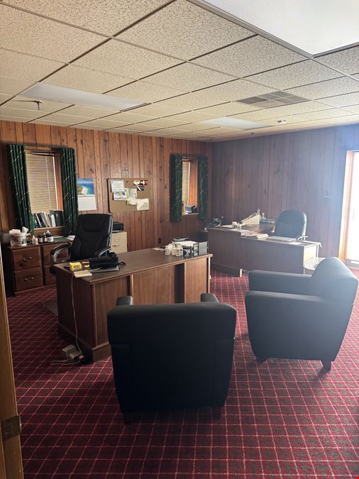 8819 N Pioneer Rd