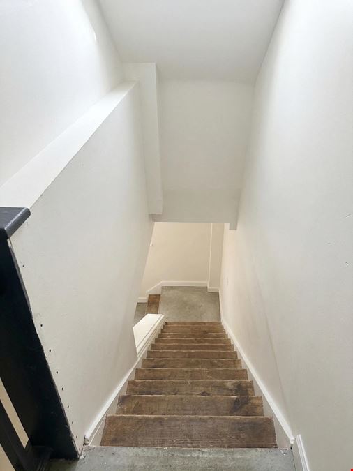 1,800 SF | 100 Manhattan Avenue | Move-In Ready Retail\Office Space with Basement for Lease
