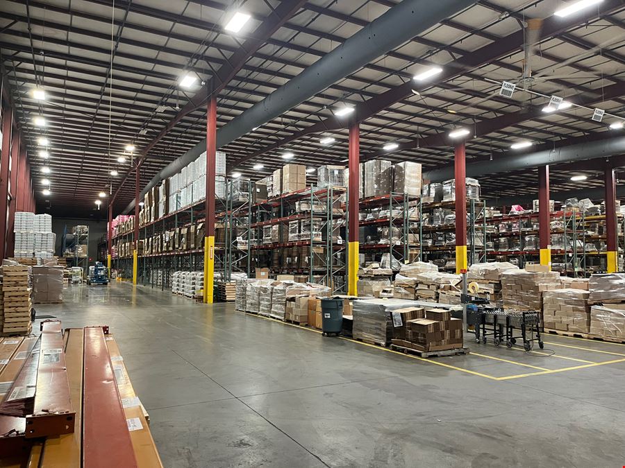 80,000 SF, A/C, 12 docks