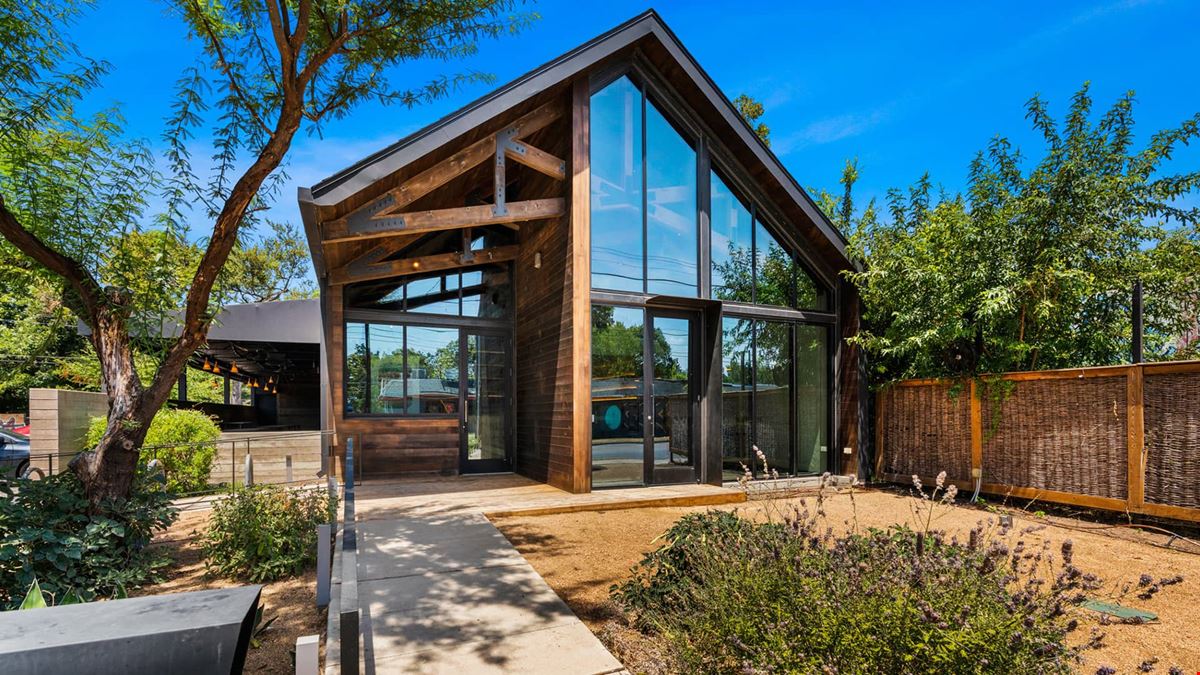 2708 E Cesar Chavez St