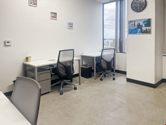 Regus - Commerce Corporate Center