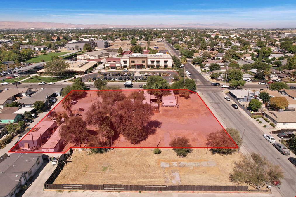 2840, 2888, 2896 Holly Dr