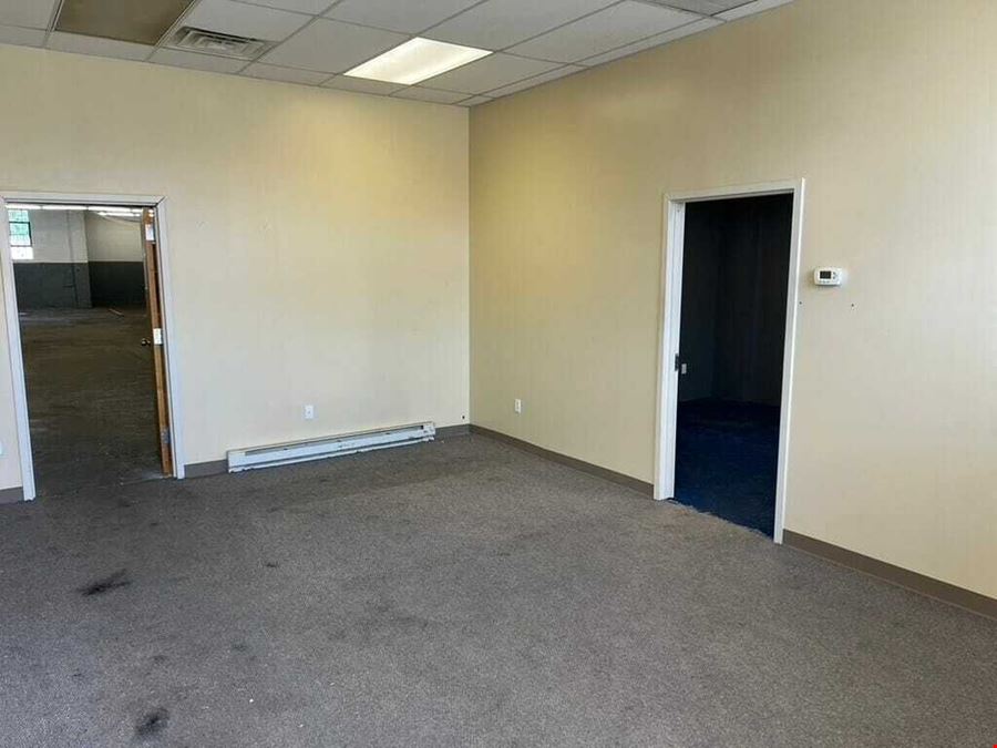 2,900 SF  Warehouse / Distribution Space