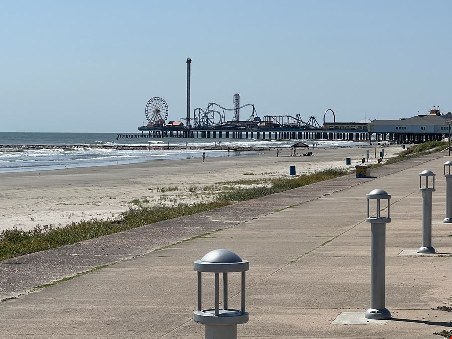 1623 Avenue N 1/2, Galveston 4-Plex Income Property Blocks from the Beach