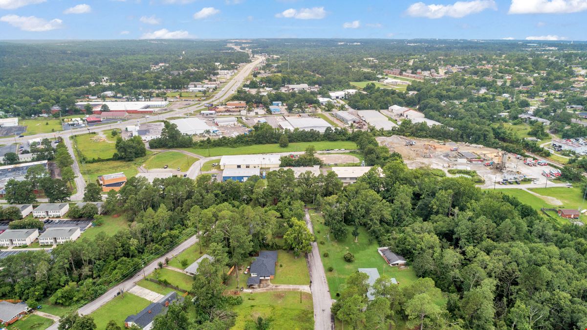11,760 SF Warehouse | 15' Clear | 2 Docks