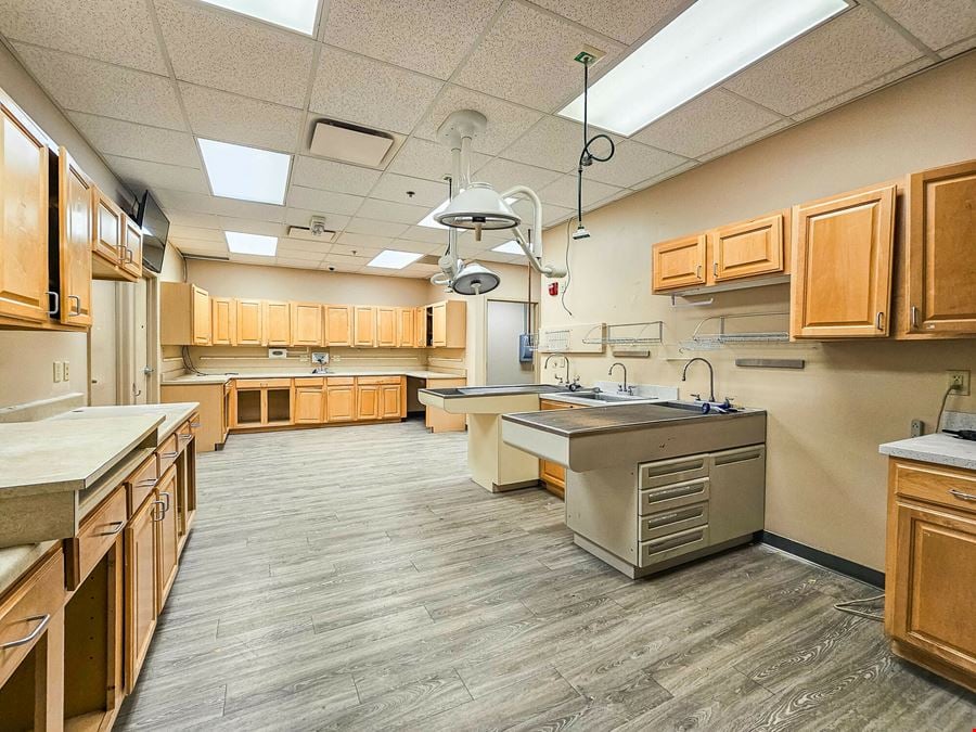 Turnkey Vet Clinic for Lease