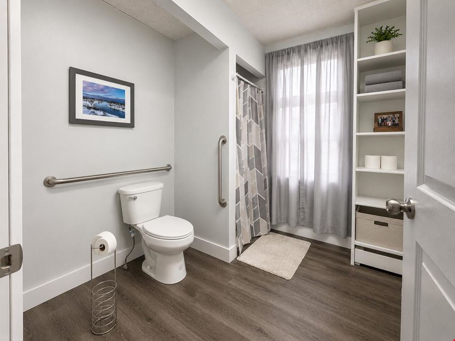 312 W Elm St