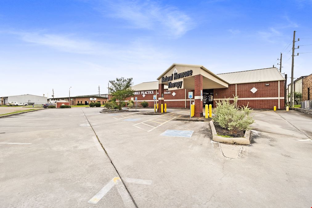9,800 SF Class B Multi-Tenant Medical Office in Prime Humble Corridor –  High Visibility