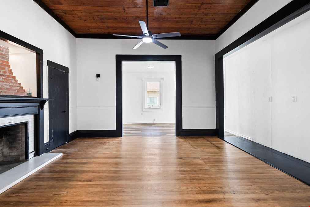Charming Commercial Space in High-Traffic Location – Ideal for Café, Retail, Boutique, or Showroom Use