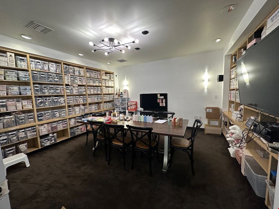 5301 Rosewood Ave & Larchmont Blvd
