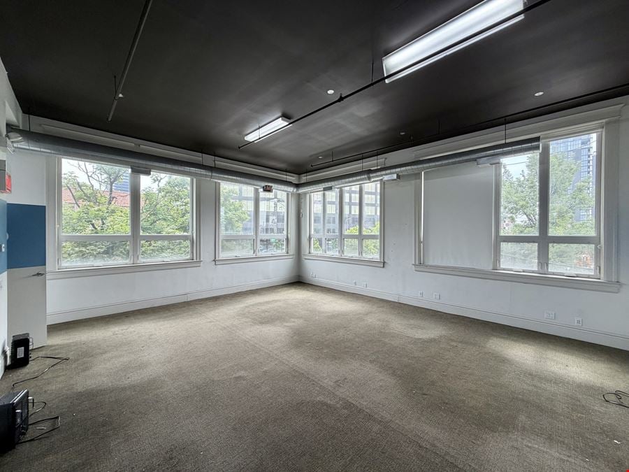 Loft Space Available with On-Site Parking in Fulton Market