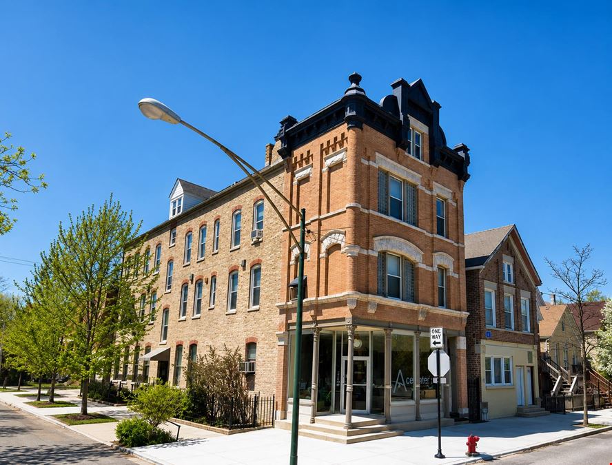 2100 N Hoyne Ave