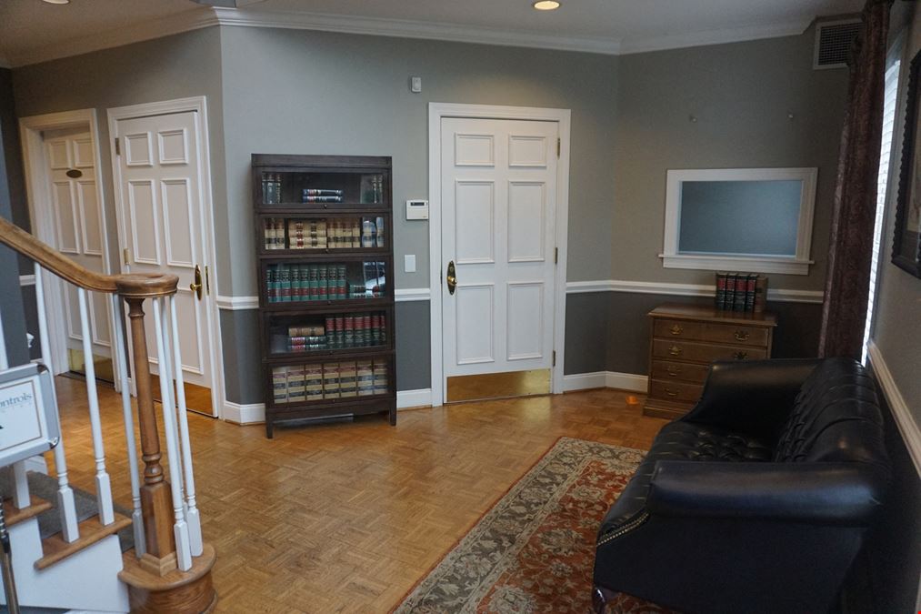 109 Laurens Rd