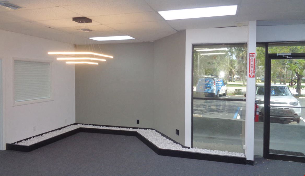 3,198 SQFT Office/warehouse drive-in door