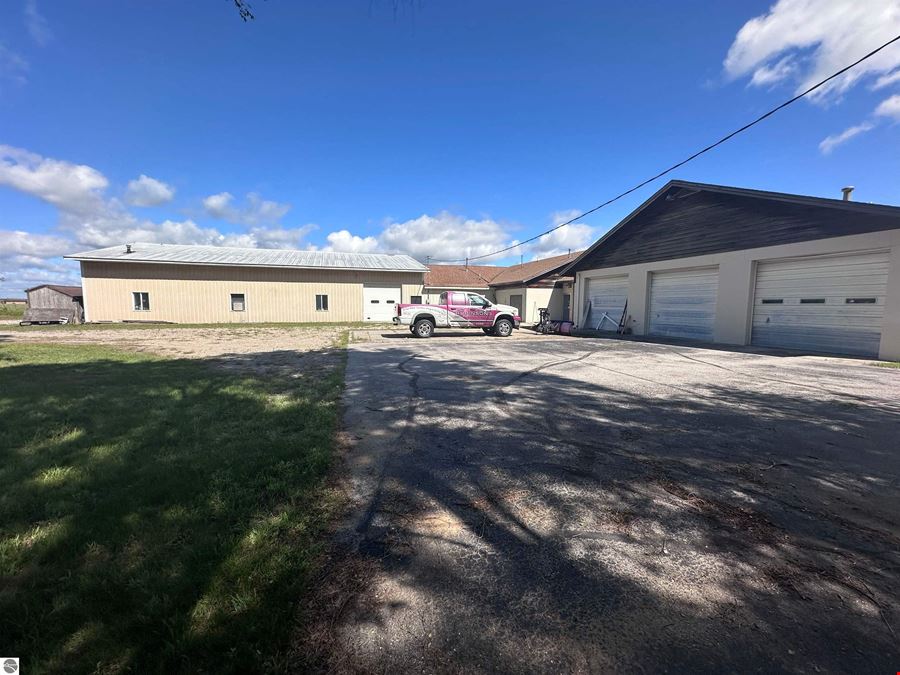 880 W South Airport Rd