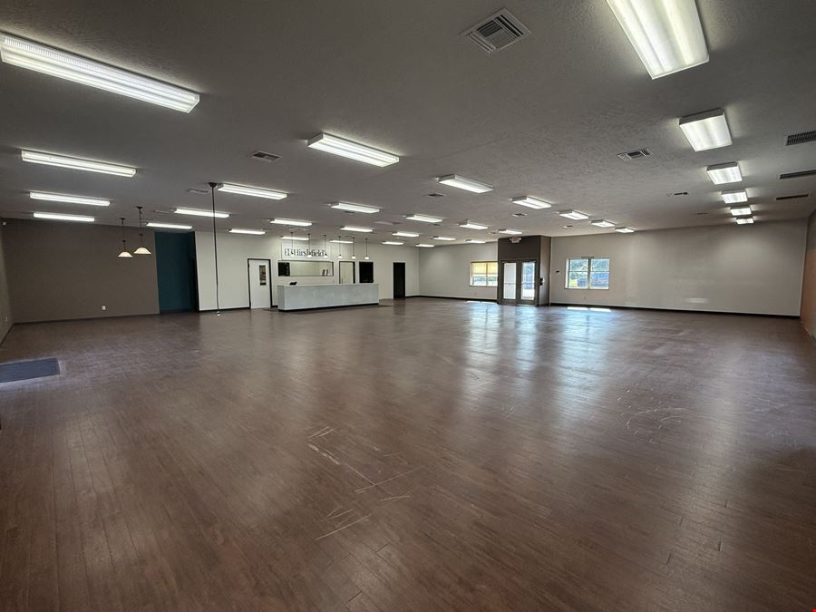Strategically Positioned Retail Building on Hamilton Blvd