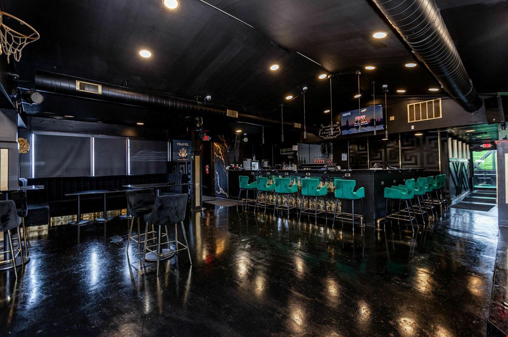 Restaurant/Bar in Cincinnati, OH - For Sale