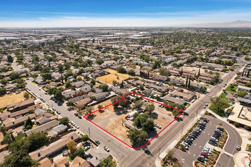 2840, 2888, 2896 Holly Dr