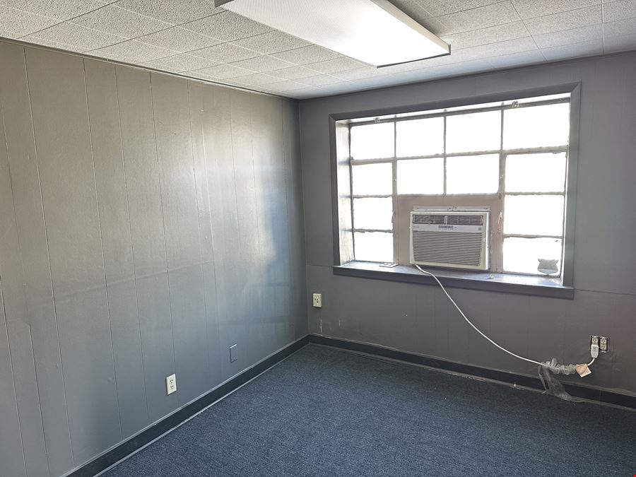 13,828 SF on .87 Acres Zoned GM in NW Springfield