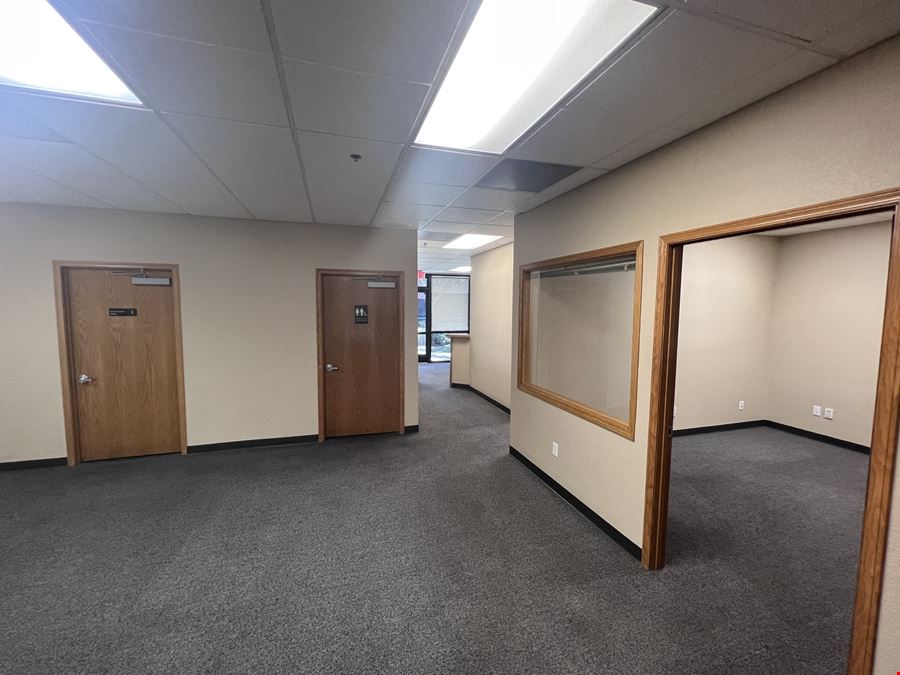 Prime ±2,000 SF Office Space In Hanford, CA